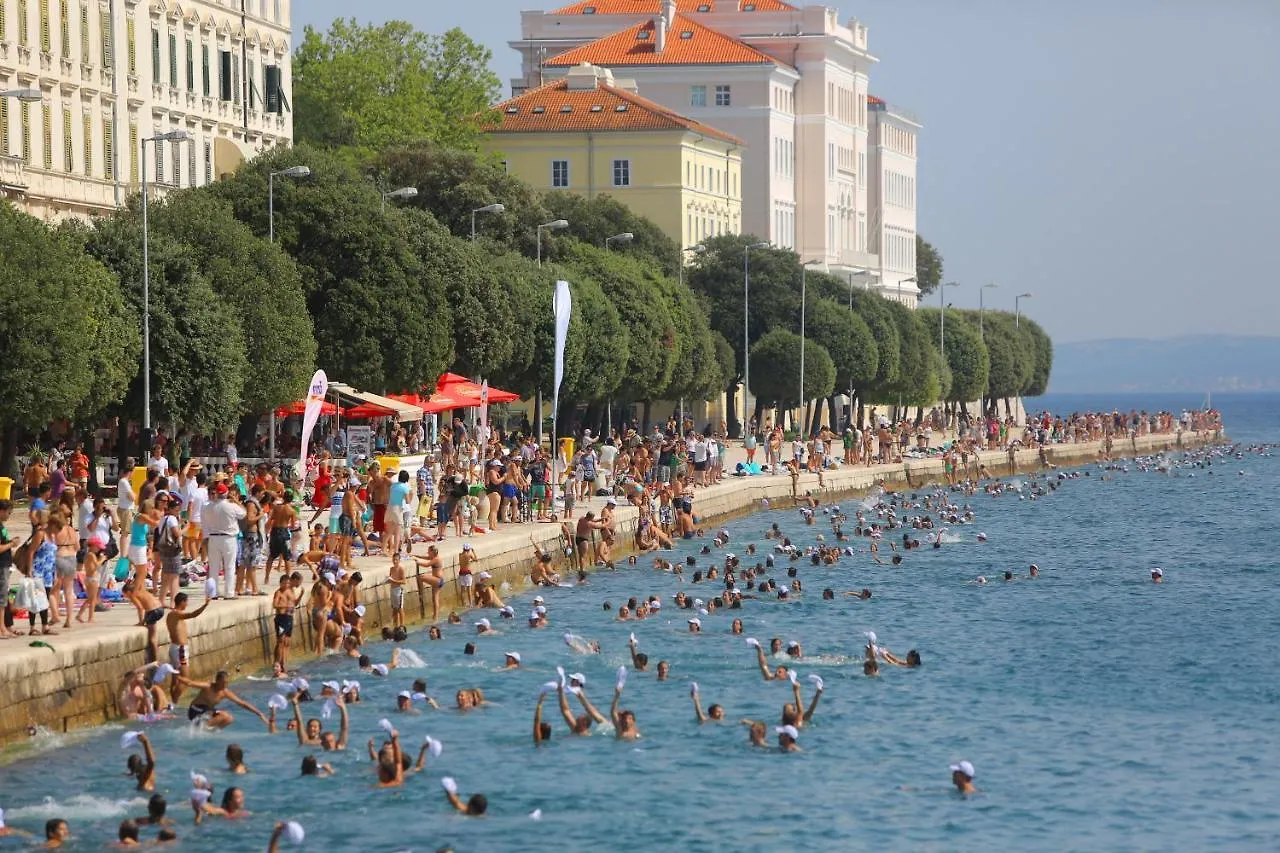 Green Lighthouse Rooms Zadar